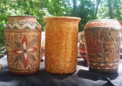 Tres jarras grandes realizadas por Enrique Castillo